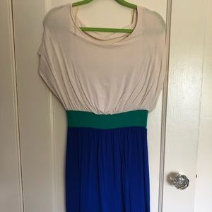 LUSH Flowing Top Dress